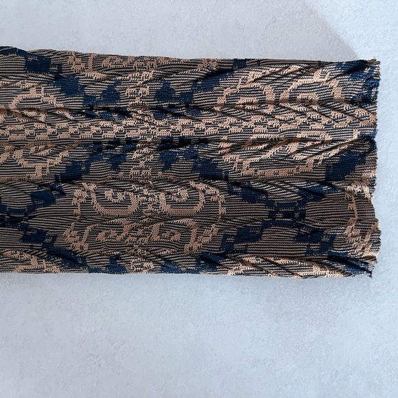 Zara/ Jacquard blouse/ Long sleeved/ Oversized/ High stretch/ Size US L - Picture 7 of 13